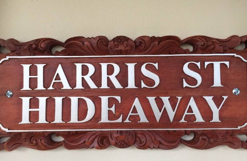 Bathurst Villa | Harris St Hideaway - FOXTEL and free Wifi