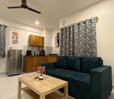 Palm Meadows Apartment | Hide Away Homes