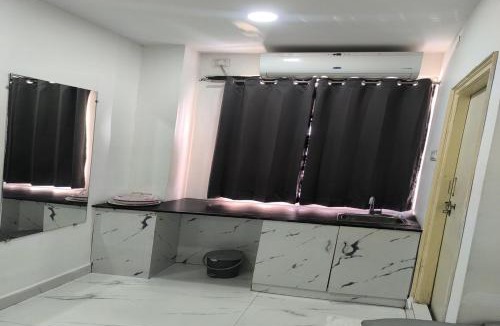 Shaikpet Hotel | Hill Plaza