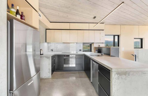 Wangaratta Forward House | Hill View Summary: Ex