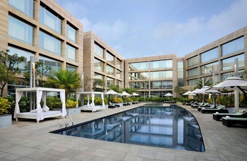 Embassy Golf Links Business Park Hotel | Hilton Bangalore Embassy GolfLinks