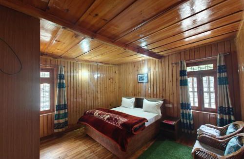 Bhatwari House | Himalaya Vista - 1km Uphill Hike from Main Road