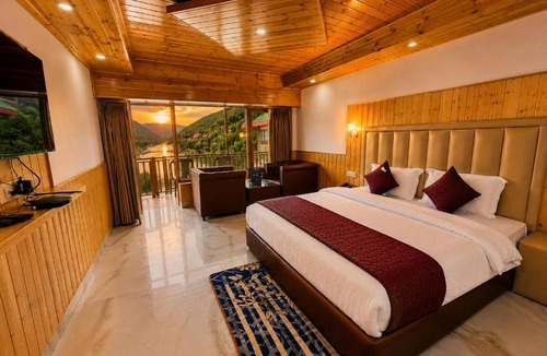 Manali Hotel | Himalayan River Resort, Manali #riverside #big private parking #scenic river & mountain view #open cafe #spacious room #big garden with campfire