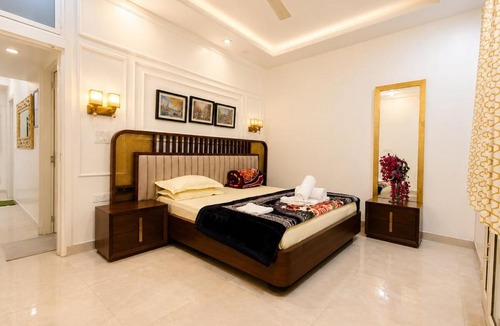 Sainik Farm Apartment | Homlee-White House-2BHK-Parking-Max Hospital-Saket
