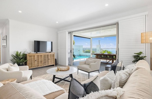Woolgoolga House | Horizons -Oceanview Luxury Retreat with Plunge Pool, Pet Friendly
