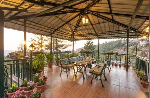 Naldehra Villa | Hostie Romarica - 3BHK family cottage with private Sunset lawn & Gazebo