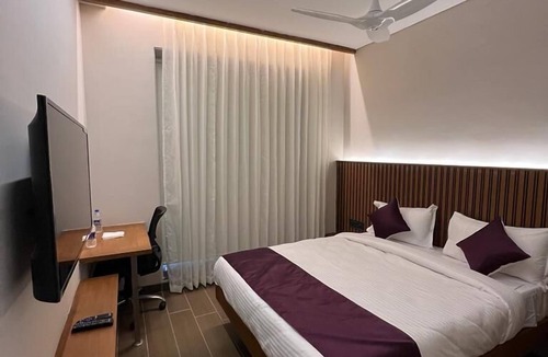 HITEC City Hotel | Hotel 5 Elements Madhapur