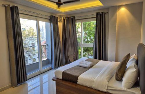 Sushant Lok Hotel | Hotel Aura Homes 1 BHK Near Golf Course Road Gurgaon