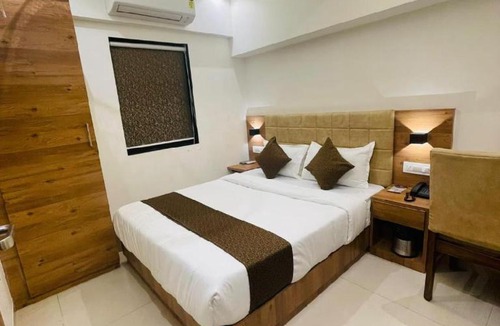 Andheri Hotel | HOTEL BLACK BURN