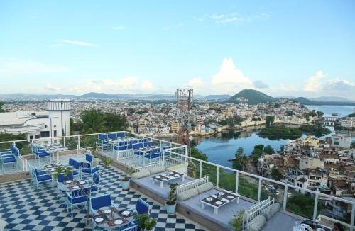 Lake Swaroop Sagar Hotel | Hotel Darbargarh A Unit of Khamma Ghani A Boutique Hotel