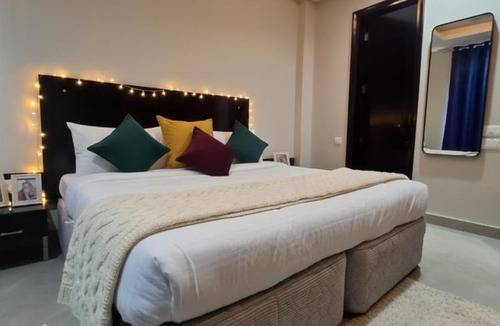 DLF Phase 3 Hotel | Hotel Giri Prime Inn Near Cyber City, Phase 3 Metro