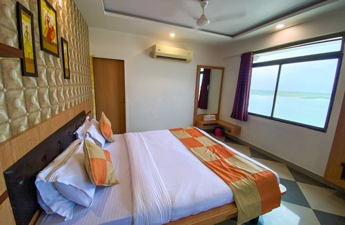 Dwarka Hotel | Hotel Gomti