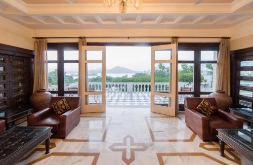 Lake Swaroop Sagar Hotel | Hotel Hilltop Palace