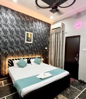 Gomti Nagar Hotel | Hotel Madhav Inn
