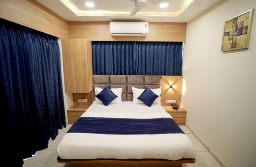 Navrangpura Hotel | Hotel Mahaveer