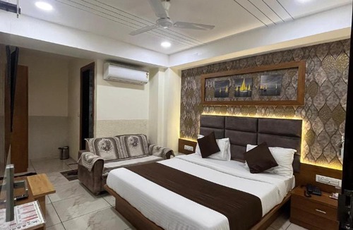 Navrangpura Hotel | Hotel Mahaveer