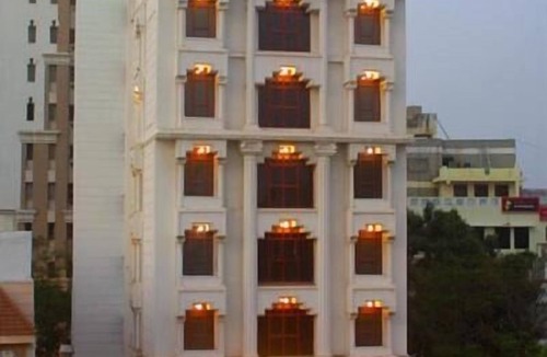 Vadapalani Hotel | Hotel Maurya International