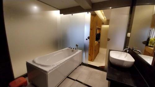 Mira Road East Hotel | Hotel Merakee - Near Dahisar Mira Road Mumbai