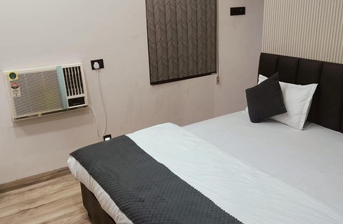 Varanasi Nagar Nigam Hotel | Hotel MRK VILLA