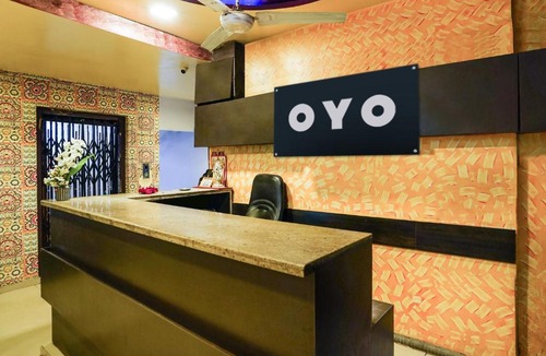 Navrangpura Hotel | Hotel O Crystal