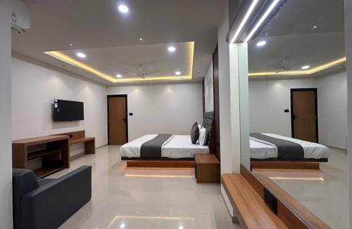 Anand Hotel | Hotel Peacock