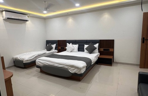 Anand Hotel | Hotel Peacock