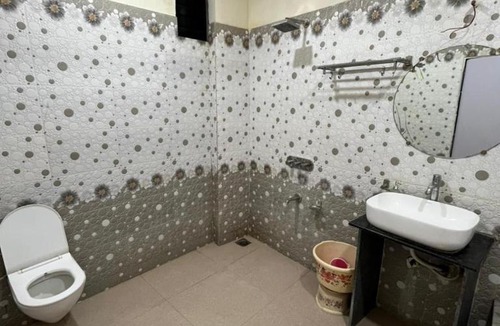 Rajula Hotel | Hotel Radhekrishna