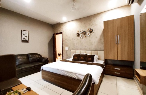 Ludhiana Hotel | HOTEL ROYAL CROWNE - Resort, Swimming Pool, Banquet Hall, Premium Rooms