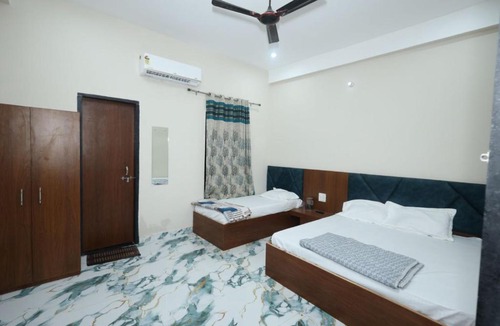 Mathura Hotel | Hotel Shri Balaji Dham, Family Room Near Mathura Railway Station