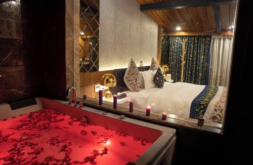 Dal Lake Hotel | Hotel Snowland Srinagar