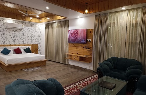 Sidhpur Hotel | Hotel The Crown