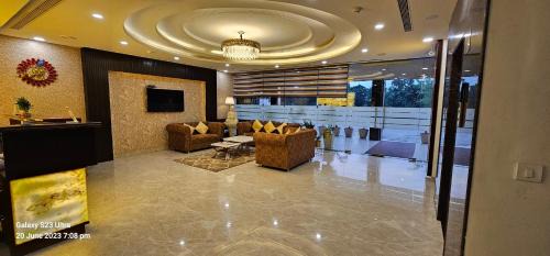 Sector 5 Hotel | Hotel The Saffron Park