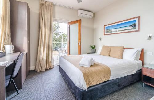 Huskisson Hotel | Huskisson Hotel