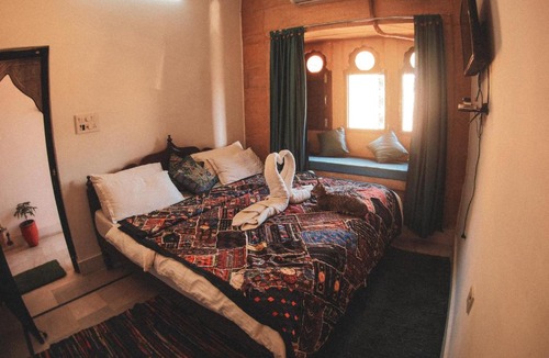 Amar Sagar Pol Hostel | Jackie Safari Jaisalmer