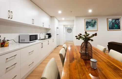 Ivanhoe Apartment | Jasandro Ivanhoe Base 19