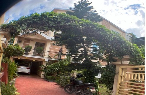 Bhubaneshwar Villa | Kathjodi groud floor garden view room in a Villa in Bhubaneswar