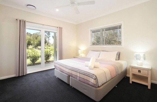 Pokolbin House | La Vigna Function and Wedding Accommodation the whole vineyard sleeps up to 40