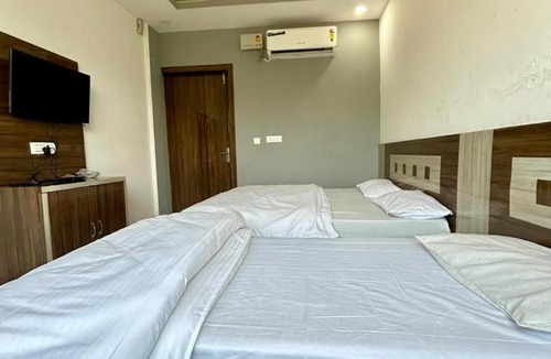 Kurukshetra Hotel | Laksh hotel,Proprietor Dilbag