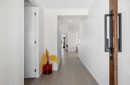 Leneva House | Leneva Spacious & Stylish Stay
