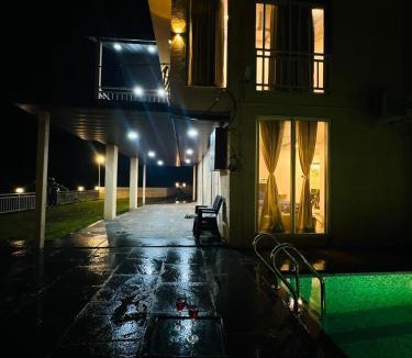 Panchgani Villa | Lifeline Villas - Luxurious Elegant Getaway Villa With Table Land View