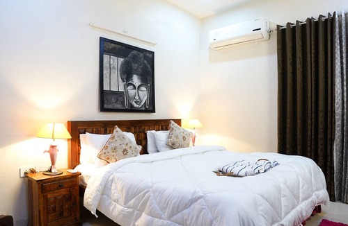 Gurugram Bed & Breakfast | Lime Tree Luxury 3Bhk Serviced Apartment