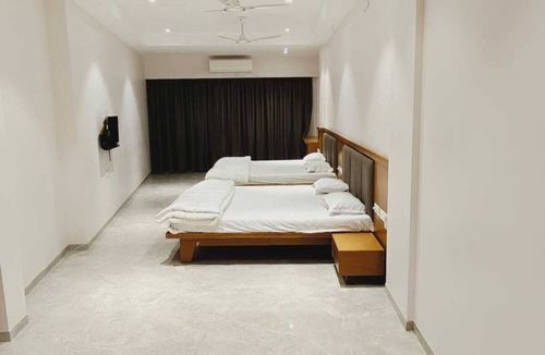 Hinganghat Hotel | LL Palace