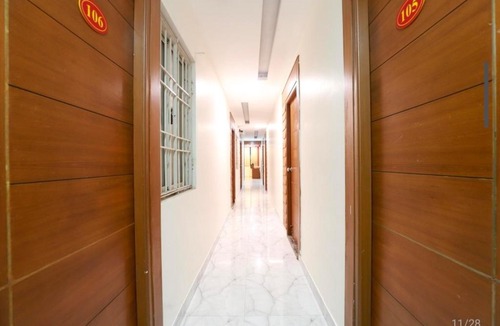 Perumbakkam Hotel | Lloyd's Inn Perumbakkam