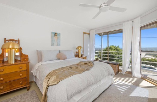 Anglesea House | Los Anglesea - With stunning 180- degree views from the ocean to the forest!