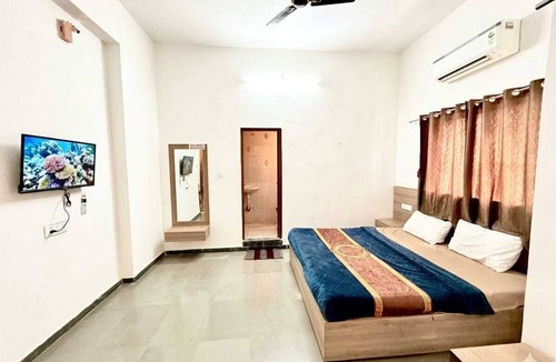 Nashik Hotel | Lovely 1-bedroom hotel with AC in charming Nashik