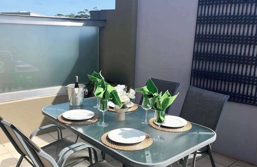 Crows Nest Apartment | Luxe 2BR 2bath & Terrace + Parking. Metro at 200m