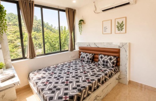 Aundh Apartment | LuxeBnb - Hill View 2bhk Baner