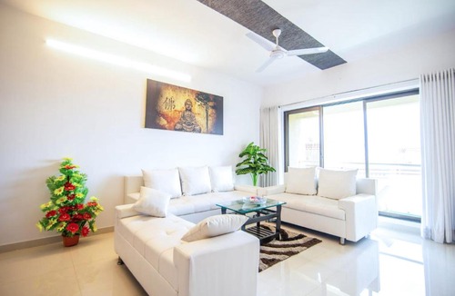 Santacruz Apartment | Luxury 3BR Apartment Near Airport & BKC