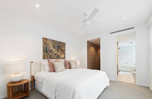 Sunshine Coast Apartment | Luxury beachfront 3 bedroom apartment @ Coolum First Bay