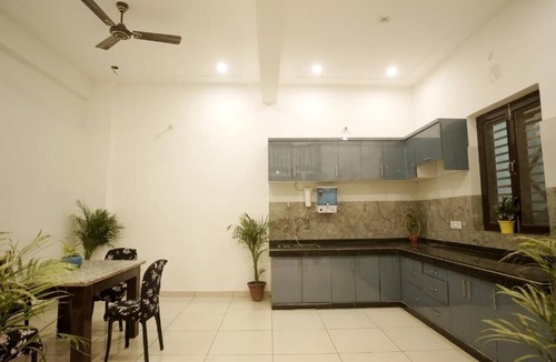 Taj Ganj House | Luxury townhome near Taj Mahal – 5 Min Drive, Fully Furnished/Rooftop garden